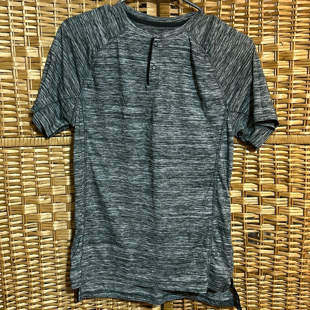 Men’s small champion tee